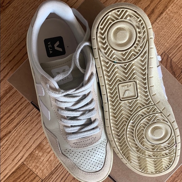 Veja Women's Sneakers in Cream and White - Picture 5 of 5